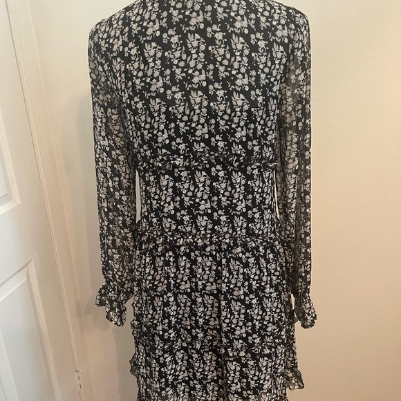 Express Black and White Floral Long Sleeve Dress. Size Small. - Picture 4 of 16